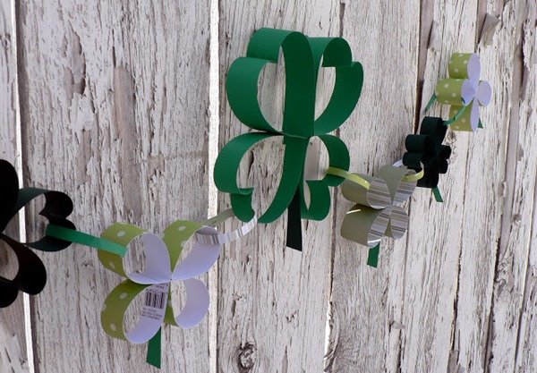make paper shamrock chain